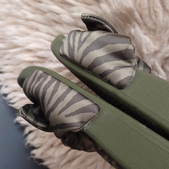 Pink Sandals - Picture 7 of 8